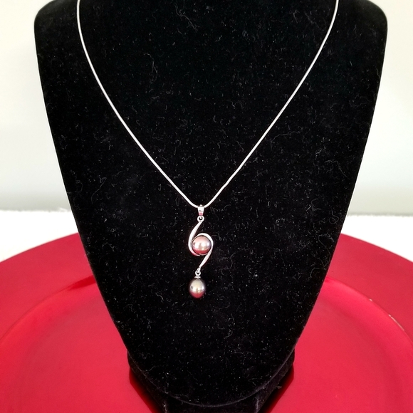 Genuine Black Tahitian Pearls Set In Italian Sterling Silver. Necklace Is 16" - Picture 3 of 4